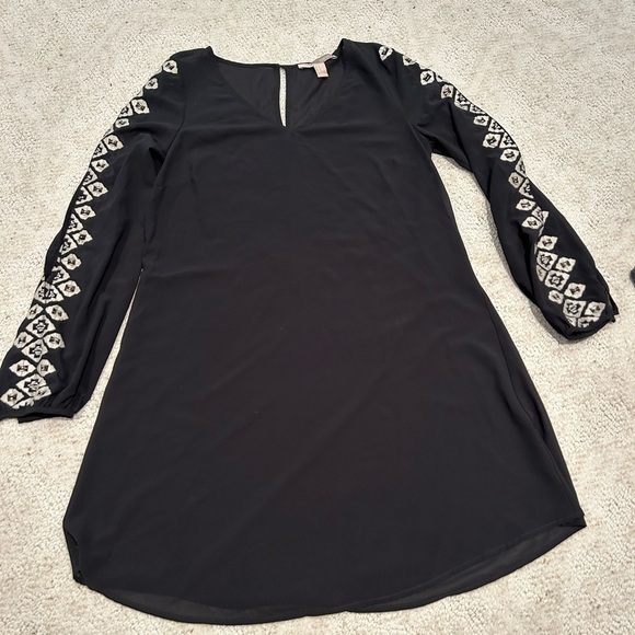 FOREVER 21 Contemporary Sheer Black Embroidered Split Sleeve Dress Size S - Picture 2 of 8